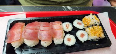 10 Piece Tuna Box