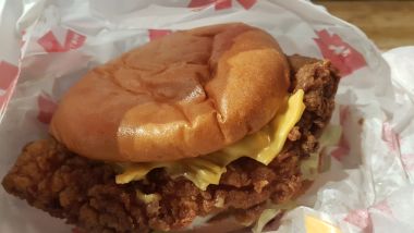 Burger - Cheesy Cluck