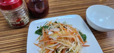 Vietnamese Salad with Prawns