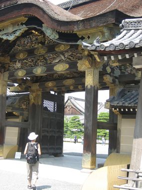 Entering Niomaru Palace