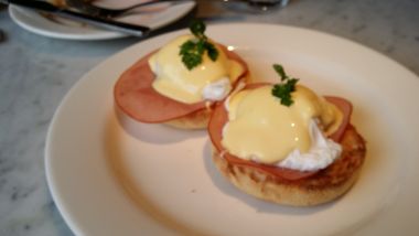 Breakfast - Eggs Benedict