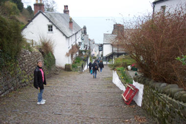Walking into Clovelly