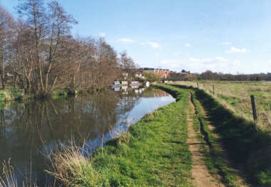 Wey Canal (outside of Farncombe)